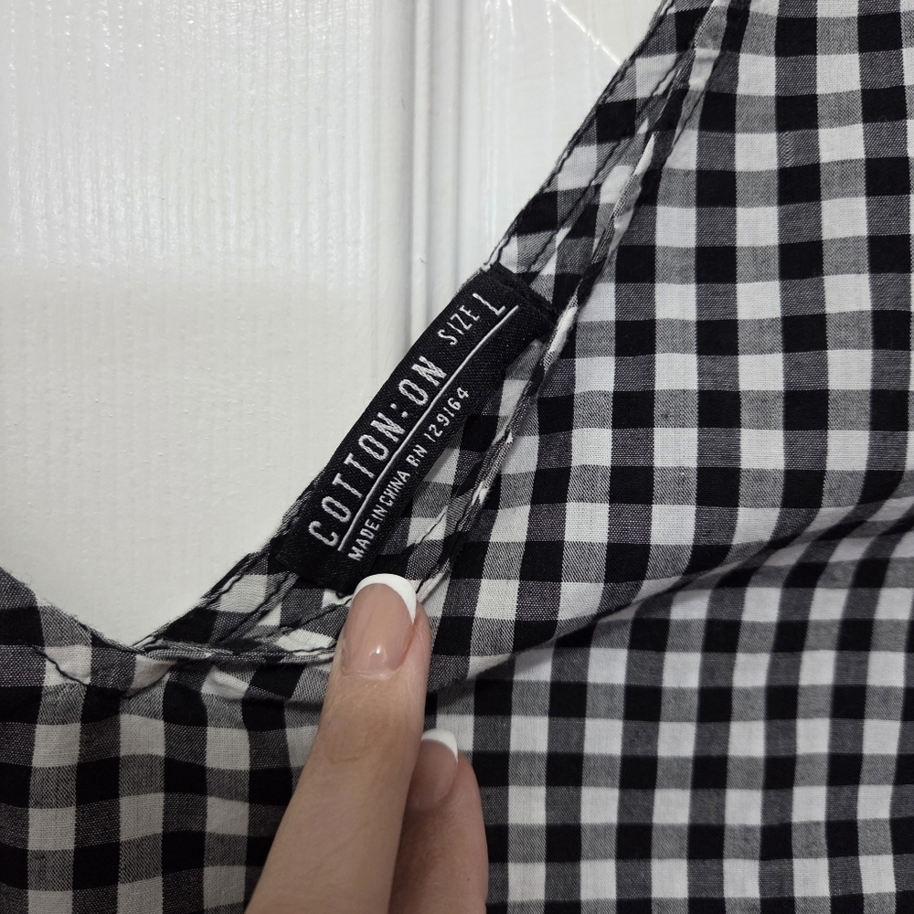 Cotton On Black & White V-neck Gingham Cropped Sleeveless Blouse Size Large - Picture 2 of 7